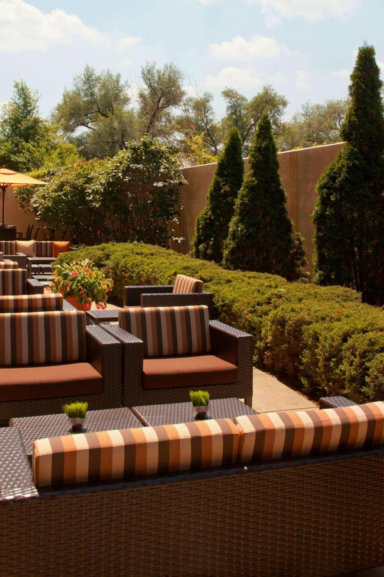 Courtyard Louisville Airport Zewnętrze zdjęcie